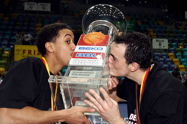 着足球场上 着足球场上