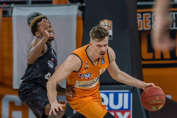 他对团队管 他对团队管