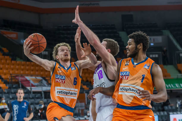 00后巅峰对决，ATP年终总决赛“辛卡决”，辛纳卫冕