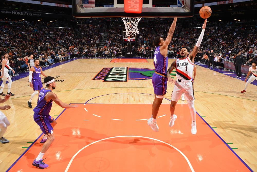 WB赛季首秀有点丑陋，射手状态成谜：“高龄老将打野”暖阳再燃尽