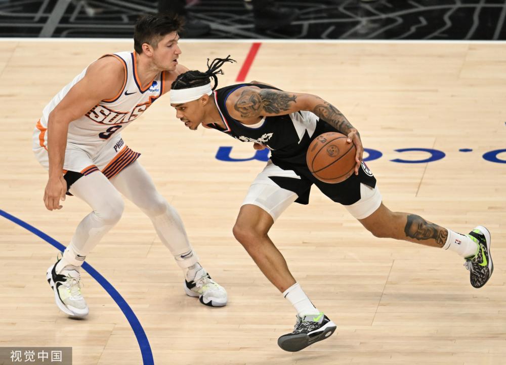 探寻弗拉格的足球生涯：从18岁到55岁（弗拉格的绿茵岁月：18至55的传奇旅程）